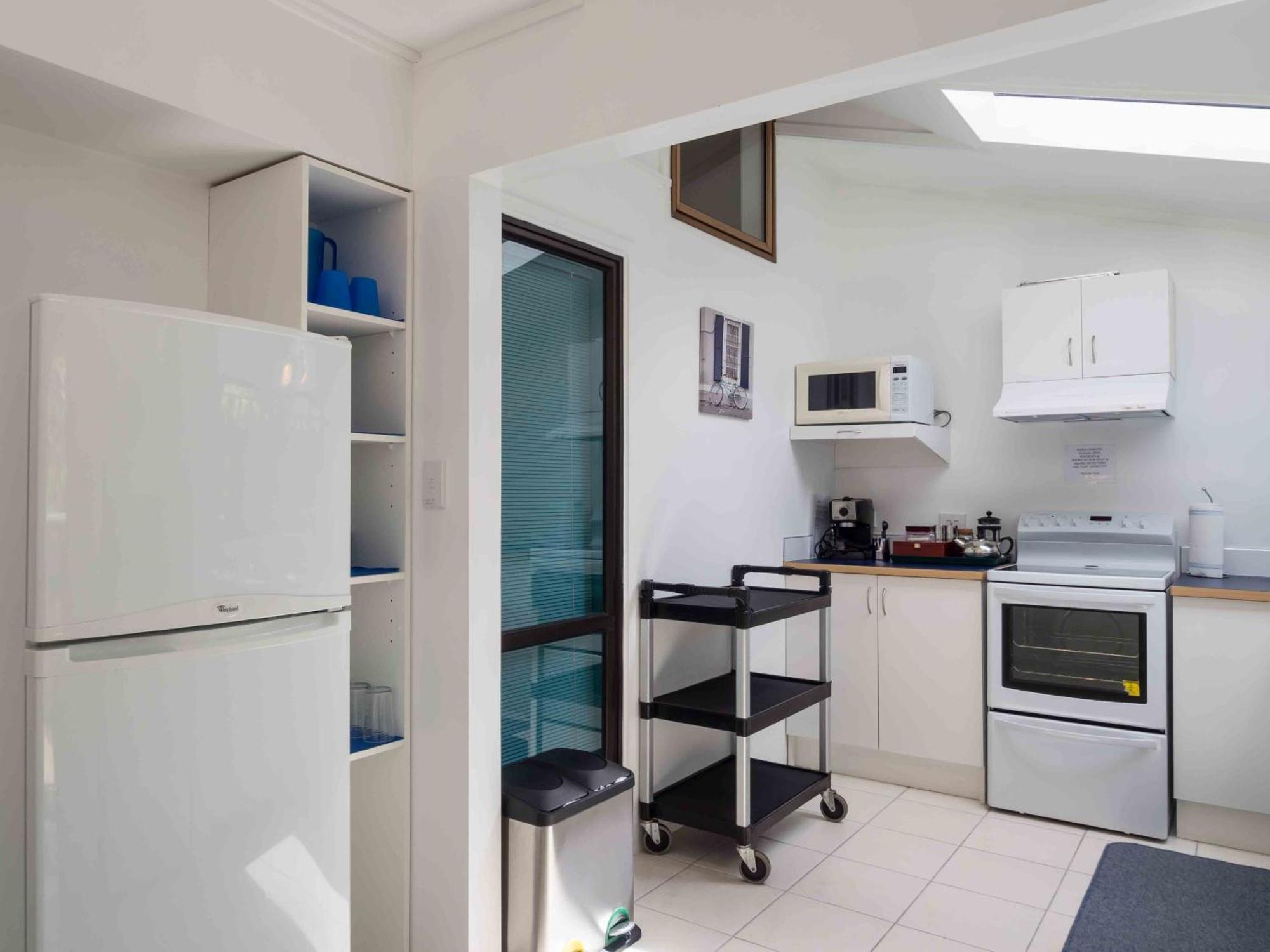 By The Bay Beachfront Apartments Mangonui Exterior photo