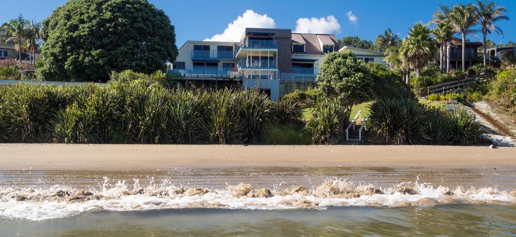 By The Bay Beachfront Apartments Mangonui Exterior photo