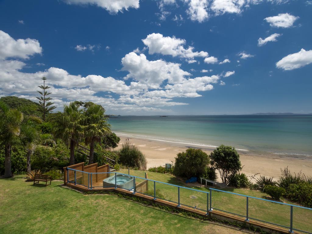 By The Bay Beachfront Apartments Mangonui Exterior photo