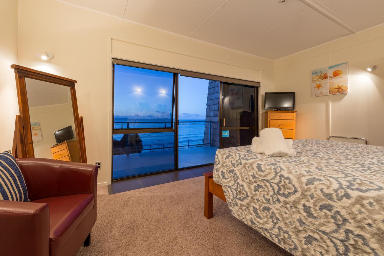 By The Bay Beachfront Apartments Mangonui Exterior photo