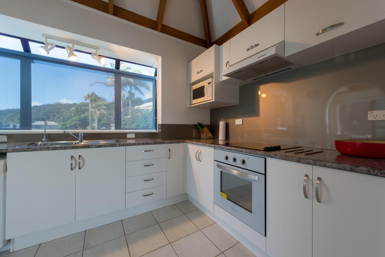 By The Bay Beachfront Apartments Mangonui Exterior photo