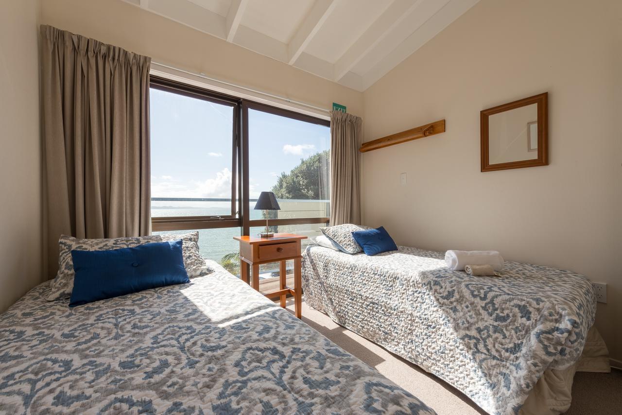 By The Bay Beachfront Apartments Mangonui Exterior photo