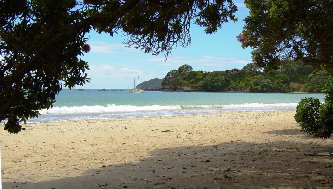 By The Bay Beachfront Apartments Mangonui Exterior photo