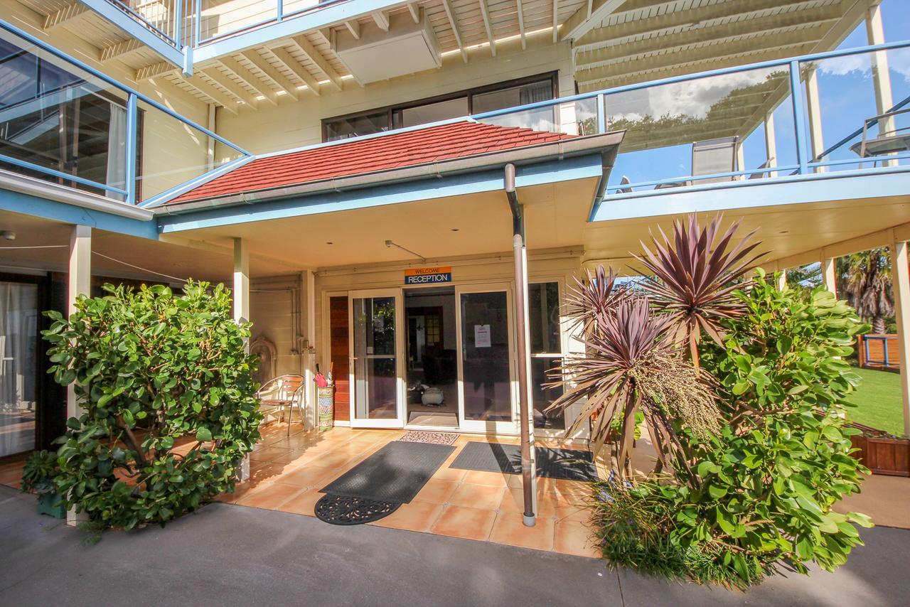 By The Bay Beachfront Apartments Mangonui Room photo