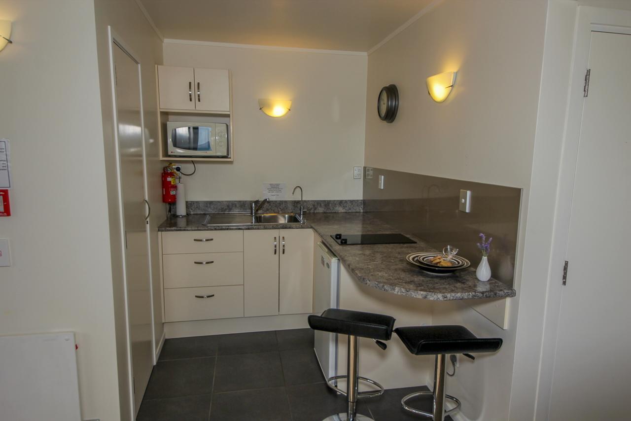 By The Bay Beachfront Apartments Mangonui Exterior photo
