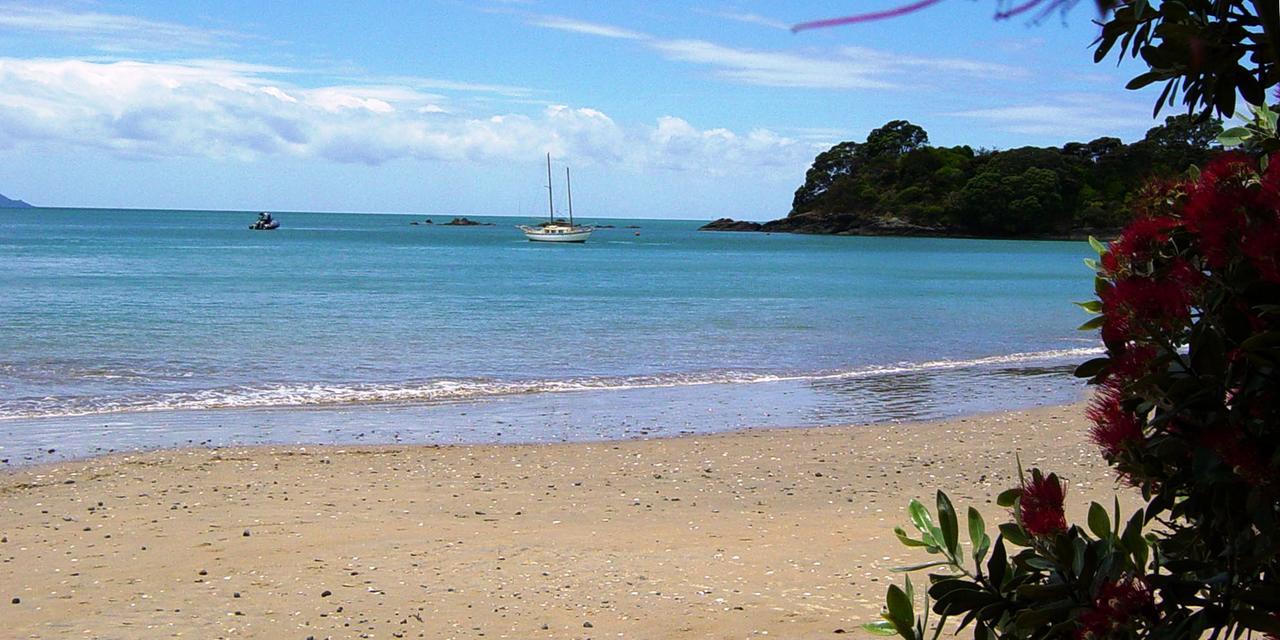 By The Bay Beachfront Apartments Mangonui Room photo