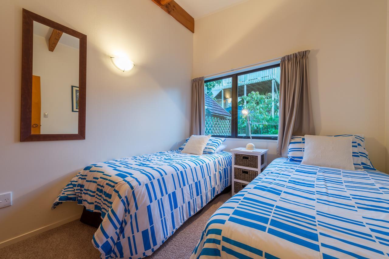 By The Bay Beachfront Apartments Mangonui Exterior photo