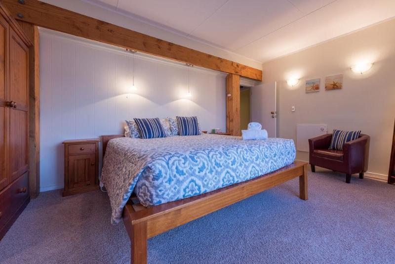 By The Bay Beachfront Apartments Mangonui Exterior photo