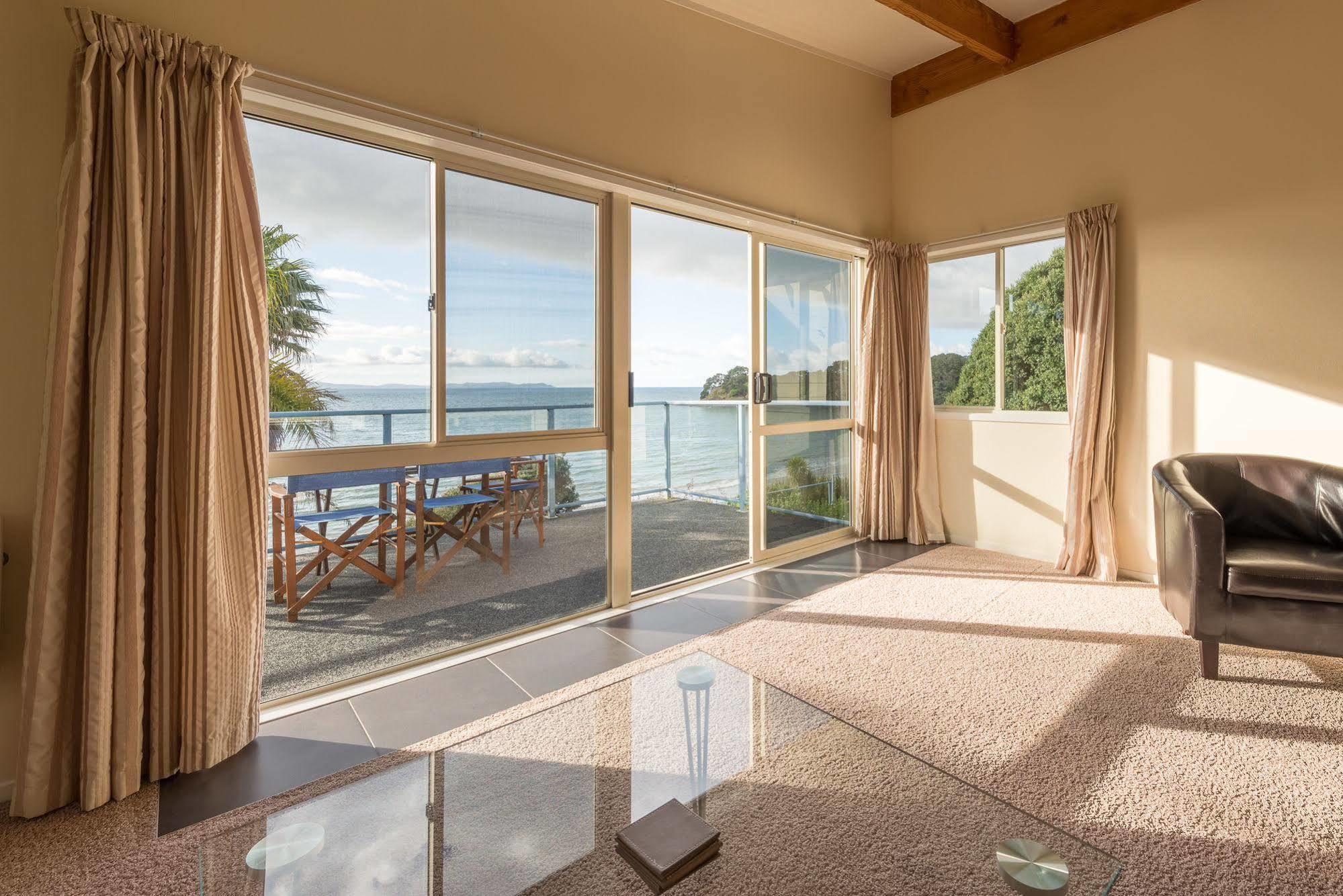 By The Bay Beachfront Apartments Mangonui Exterior photo