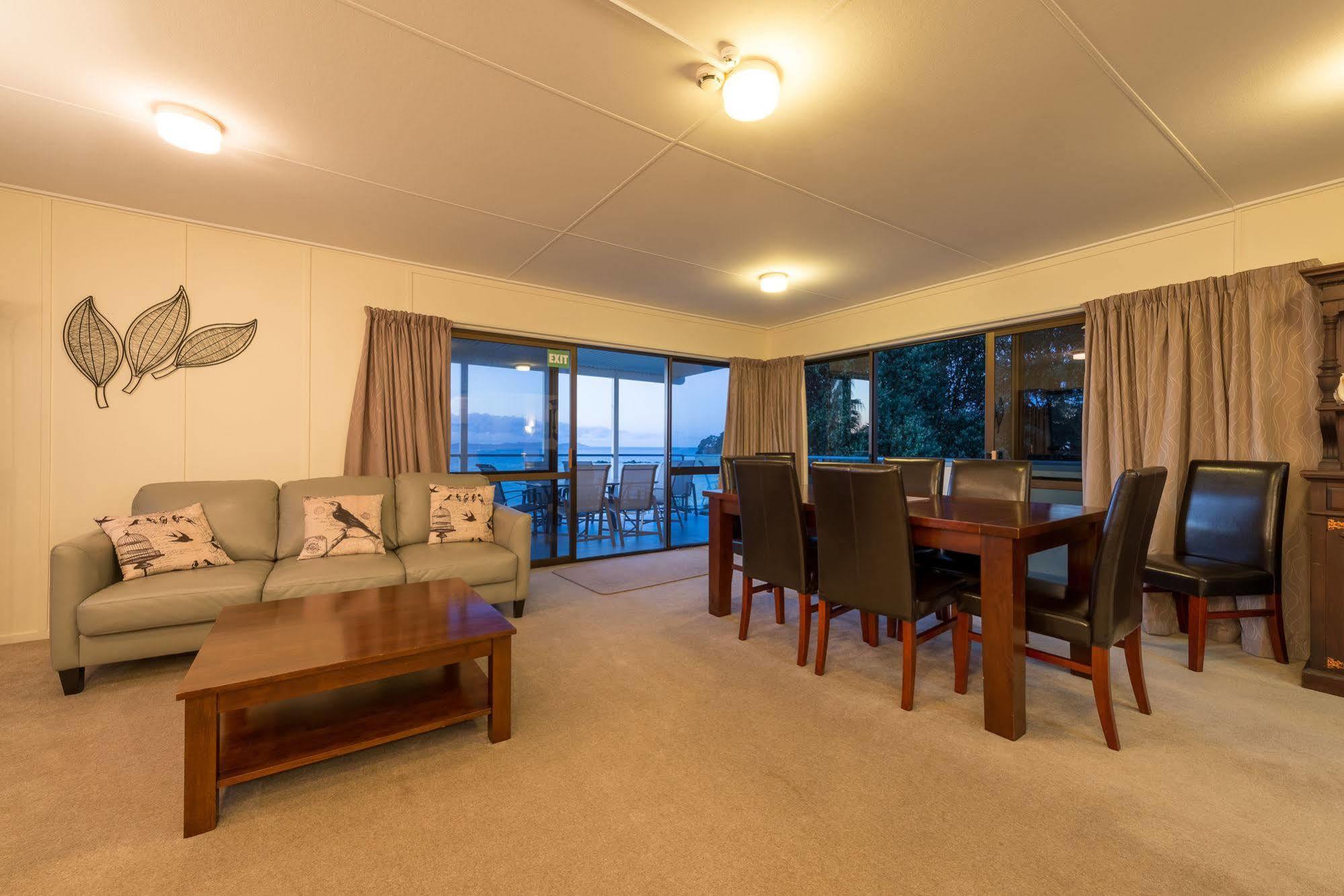 By The Bay Beachfront Apartments Mangonui Exterior photo