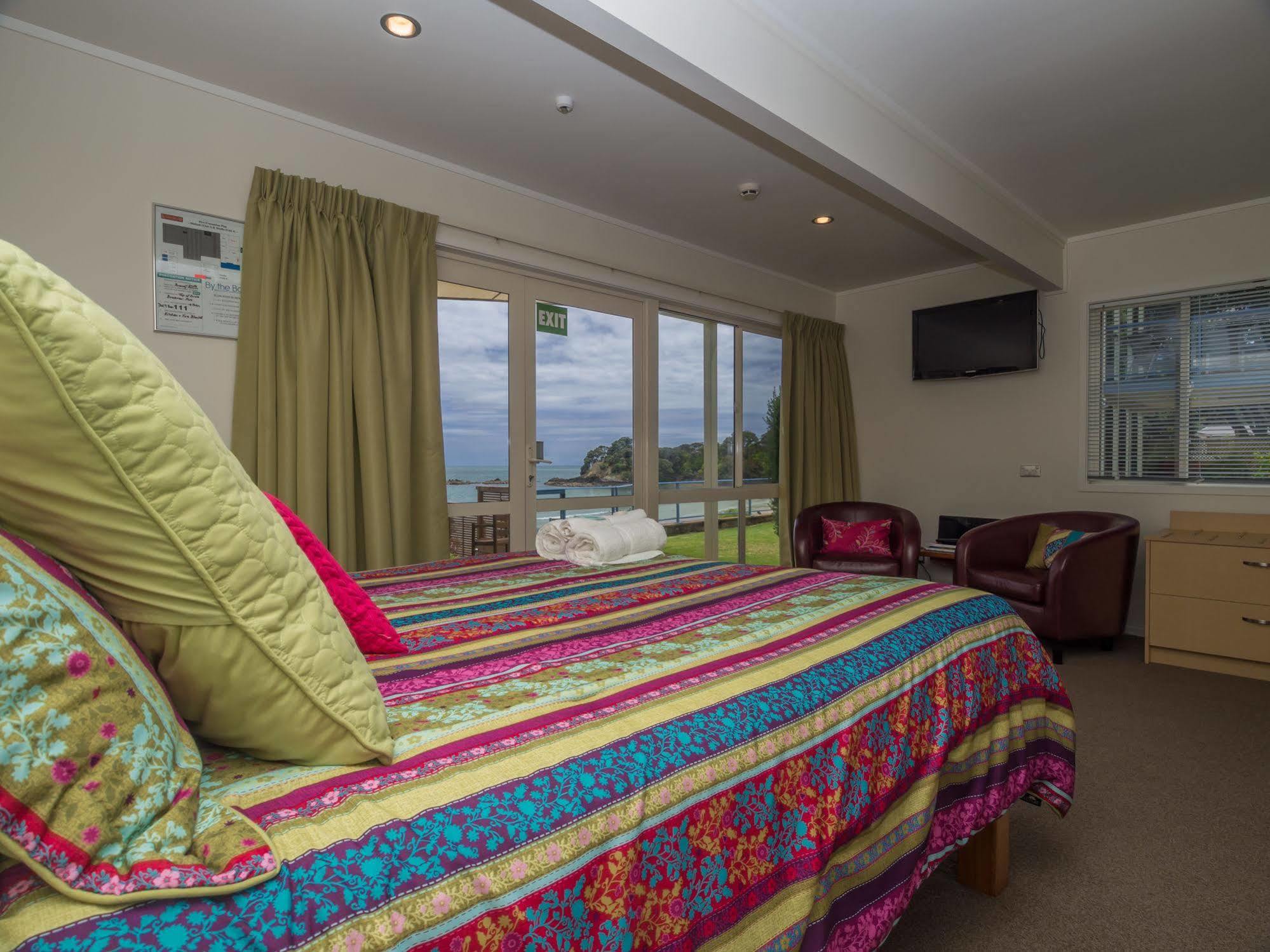 By The Bay Beachfront Apartments Mangonui Exterior photo