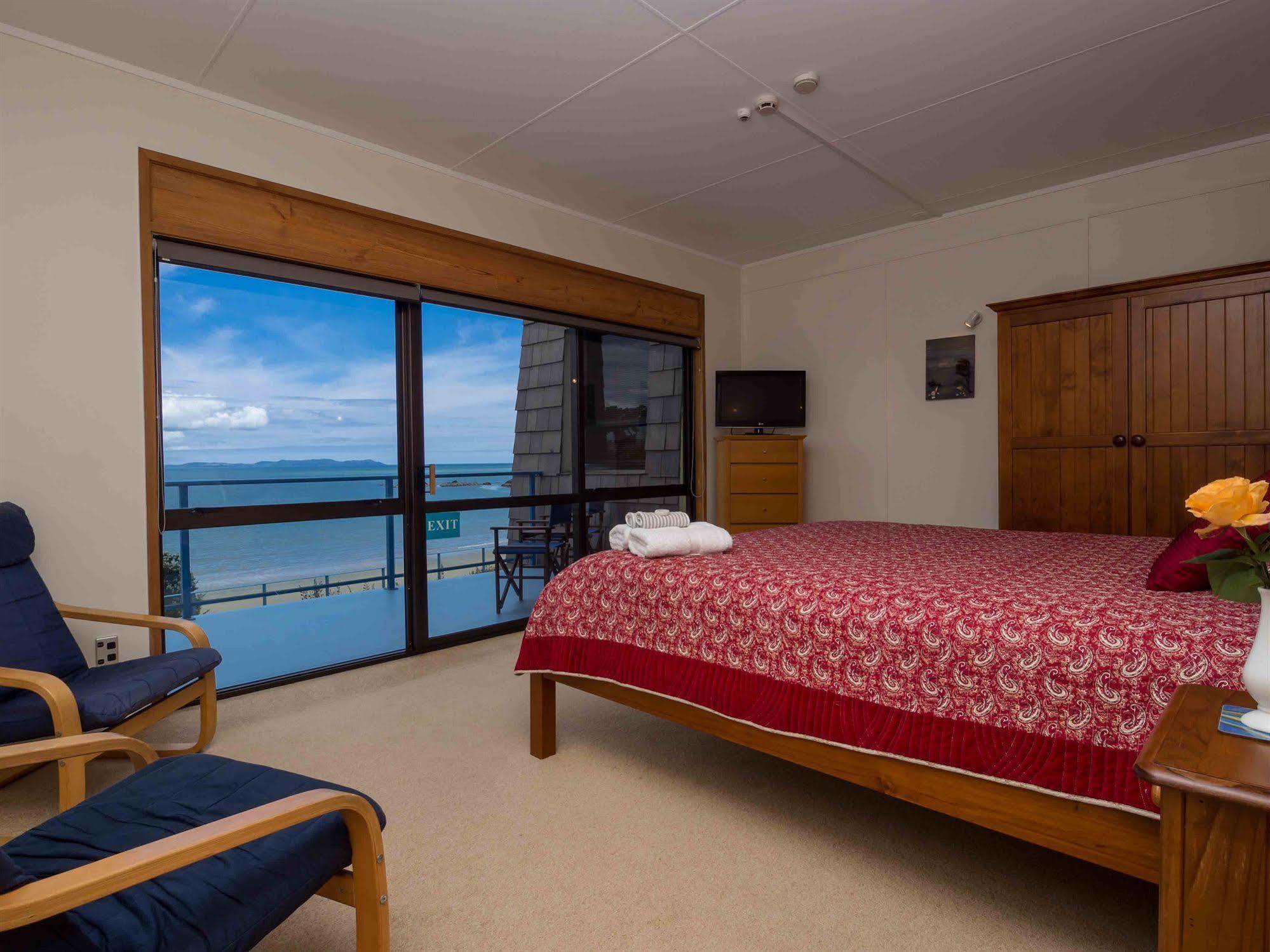 By The Bay Beachfront Apartments Mangonui Exterior photo