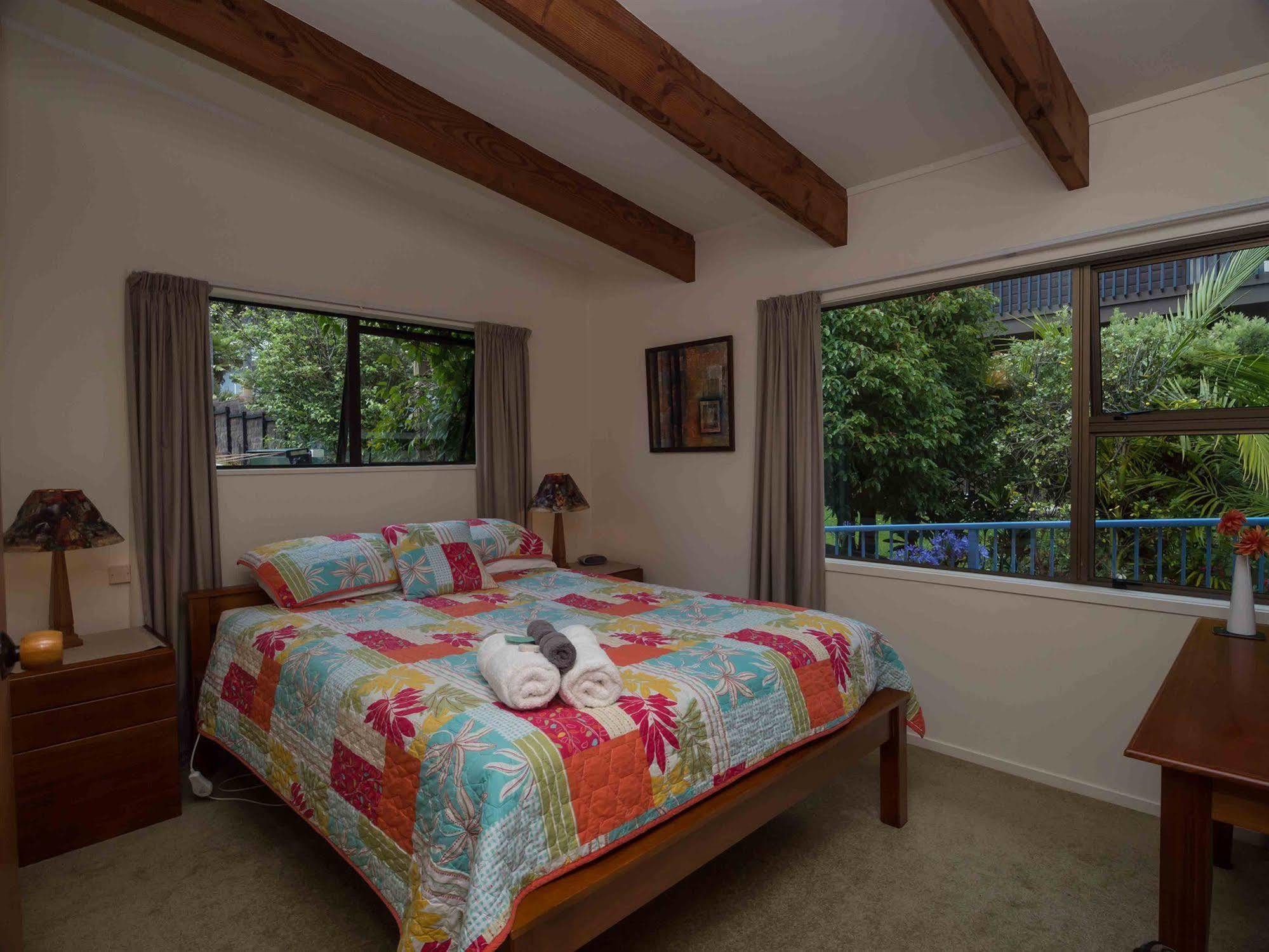 By The Bay Beachfront Apartments Mangonui Exterior photo