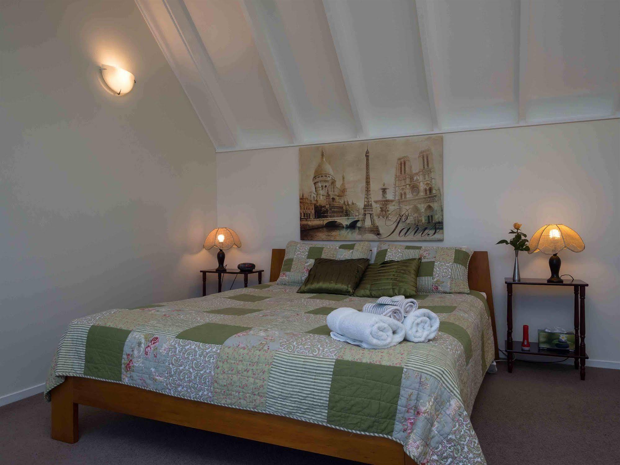 By The Bay Beachfront Apartments Mangonui Exterior photo