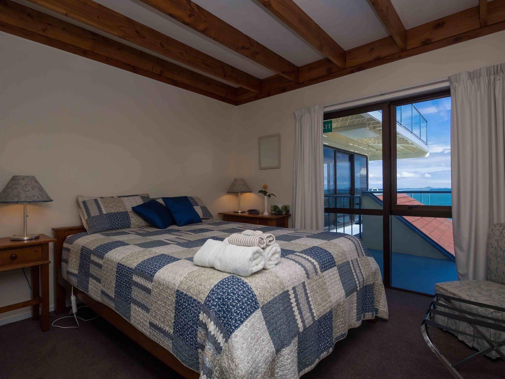 By The Bay Beachfront Apartments Mangonui Exterior photo