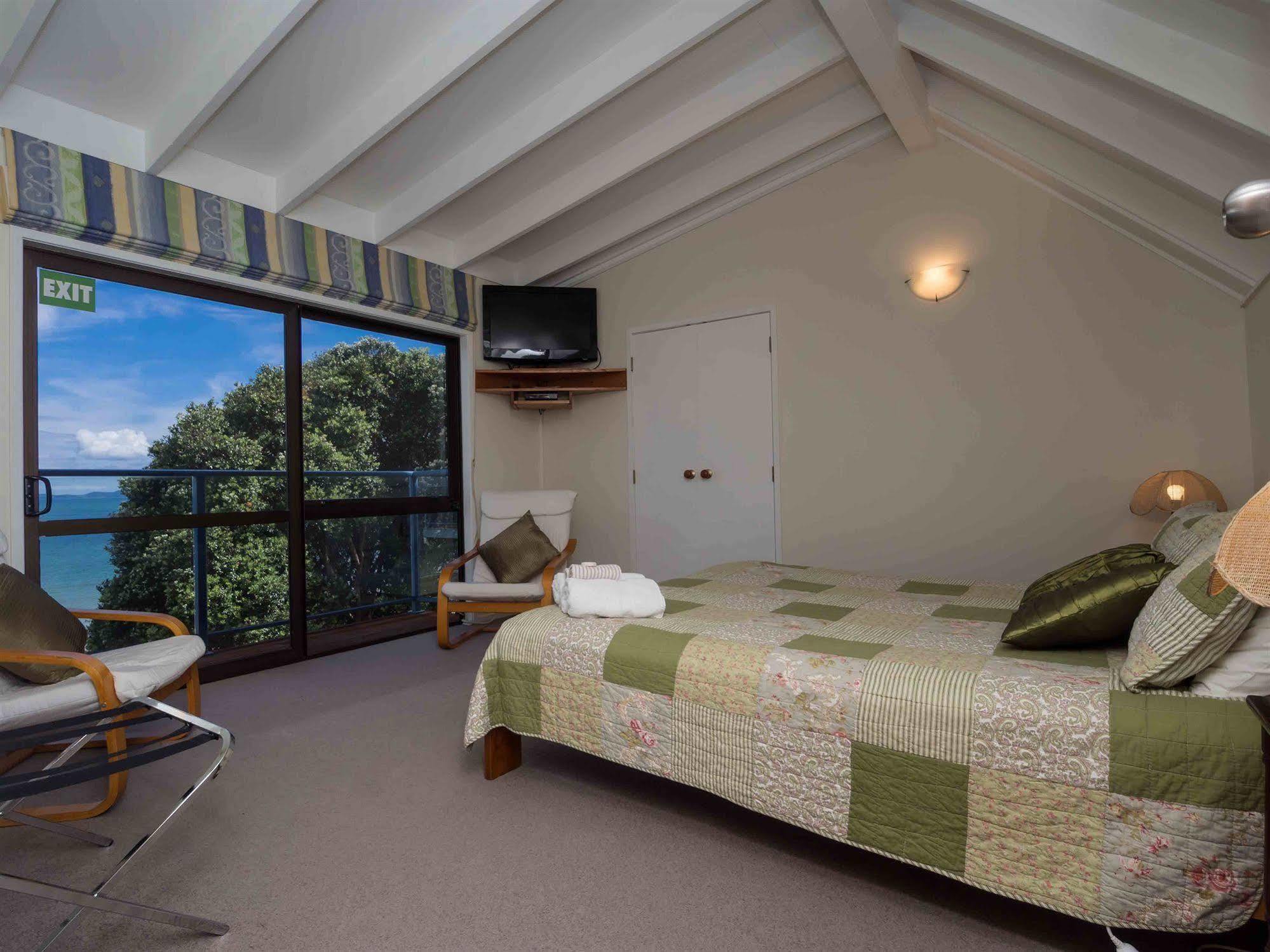 By The Bay Beachfront Apartments Mangonui Exterior photo