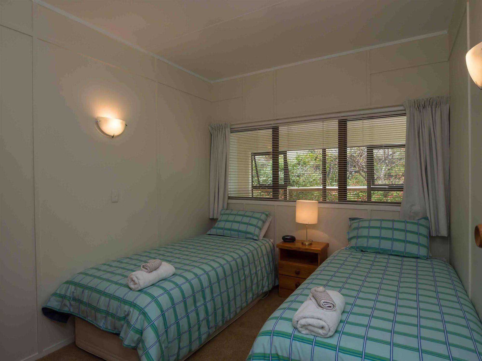 By The Bay Beachfront Apartments Mangonui Exterior photo