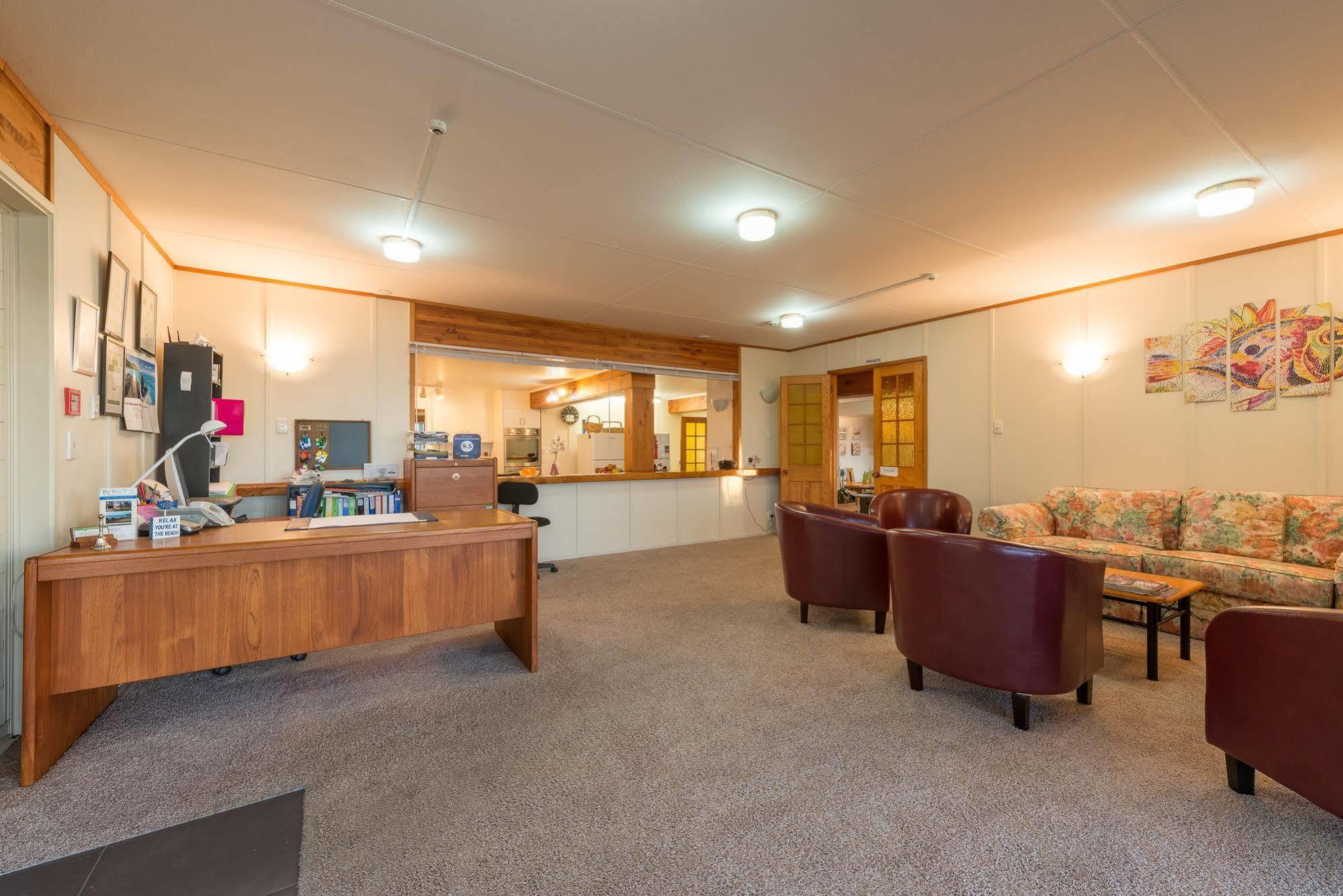 By The Bay Beachfront Apartments Mangonui Exterior photo